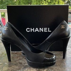 Authenticated Chanel Classic Black Escarpins Leather Cap Toe Pumps 36.5
